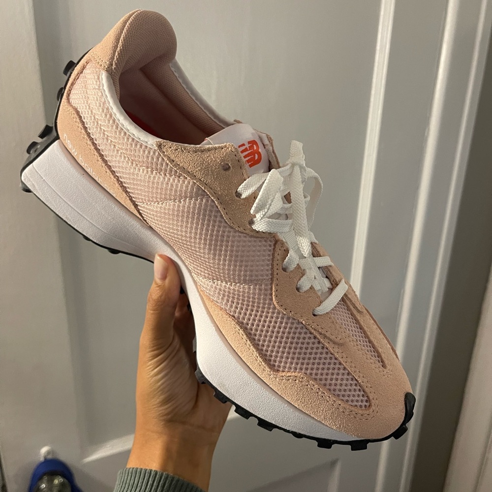 Women’s New Balance 327